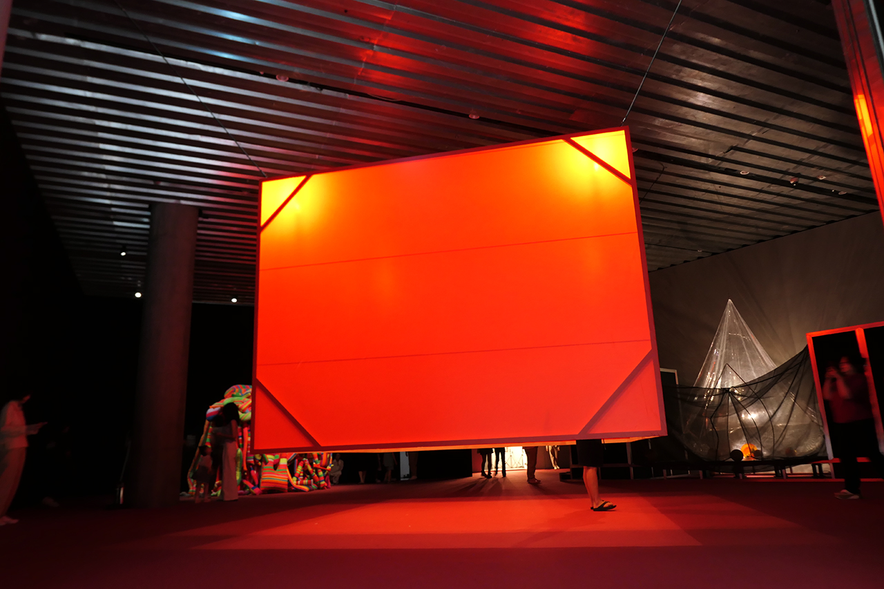 Inside Other Spaces: Environments by Women Artists 1956−1976 @ LEEUM Museum
